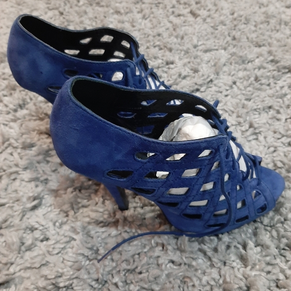 Heels - Picture 2 of 5